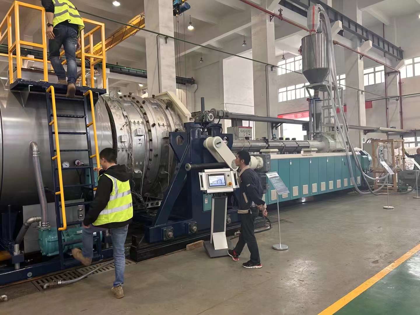 Mga pangunahing punto para sa mga kagamitan sa pagsisimula at teknolohiya ng produksiyon ng mga tubo ng PE na may malalaking diametro sa itaas ng 2000mm