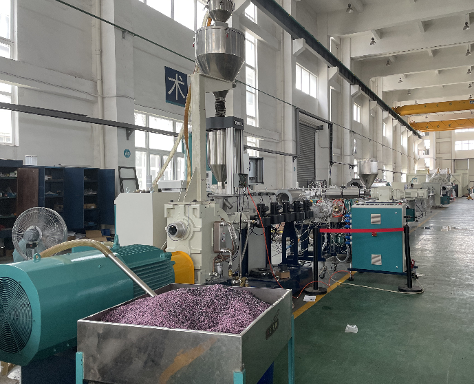 PE PPR tatlong-layer co-extrusion pipe extruder silicon core pipe kagamitan